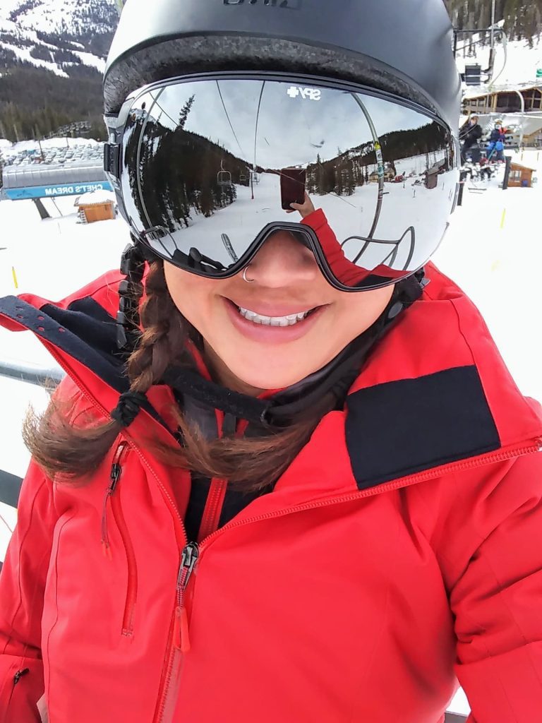 Obermeyer Jette Jacket: A Minimalist Ski Jacket with Maximum Details