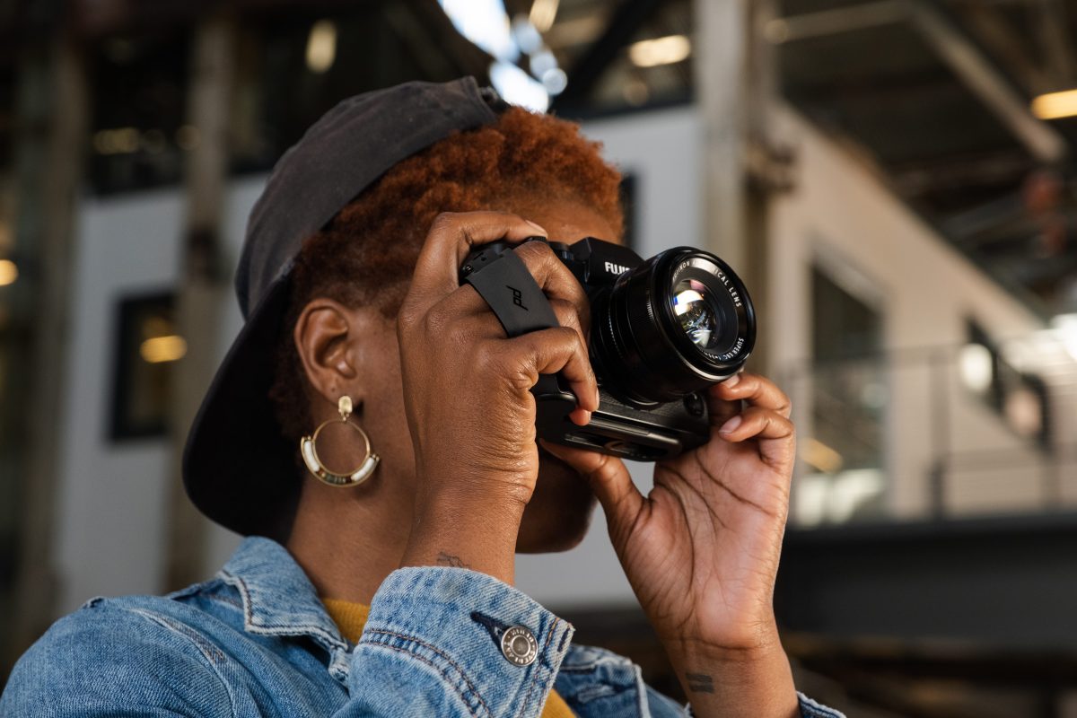 Peak Design Micro Clutch – Peak Design Launches Low-Profile Hand Strap for Mirrorless Photographers