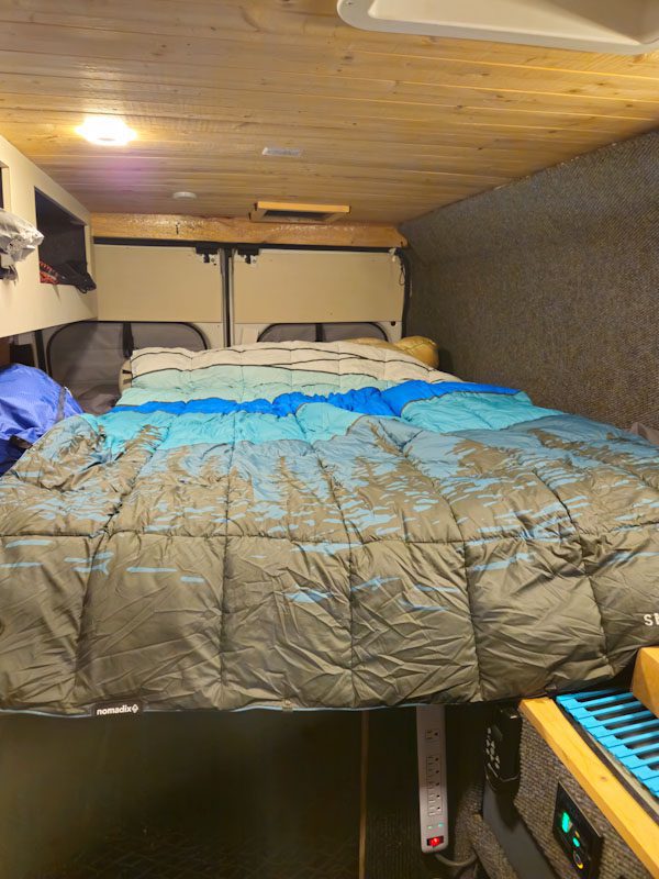 Nomadix Graphene Puffer Blanket Review